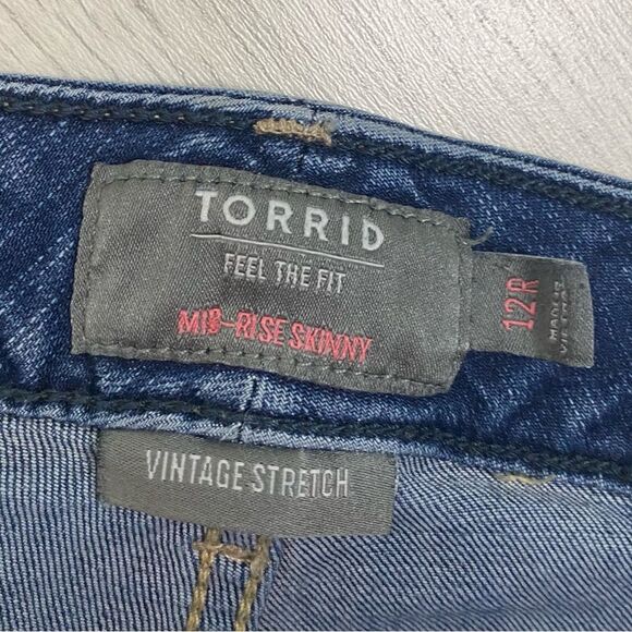 Torrid | Medium Wash Mid Rise Skinny Jeans Vintage Size 12 - Picture 8 of 10